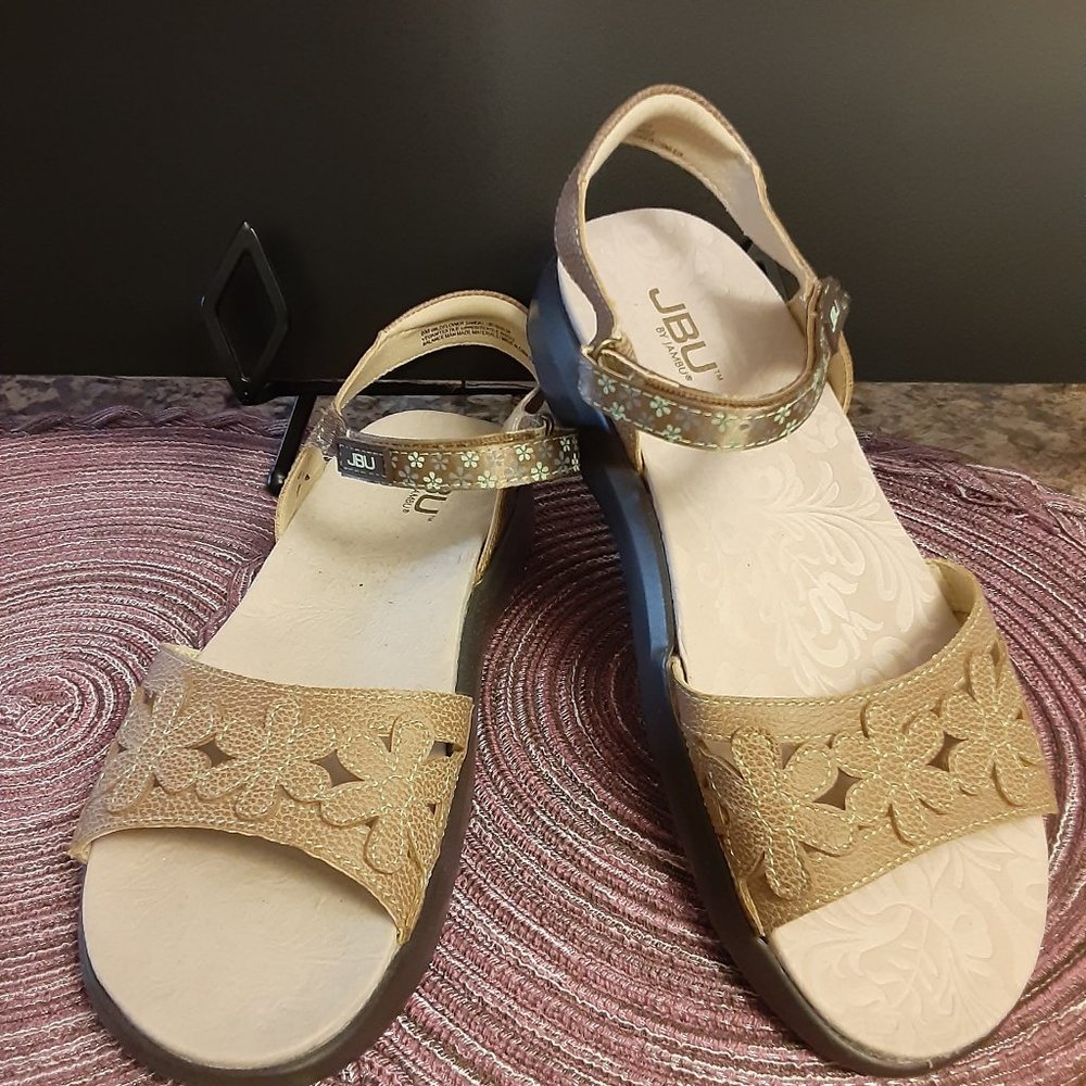 Jambu Wildflower Sandals, Size 8, NWOT